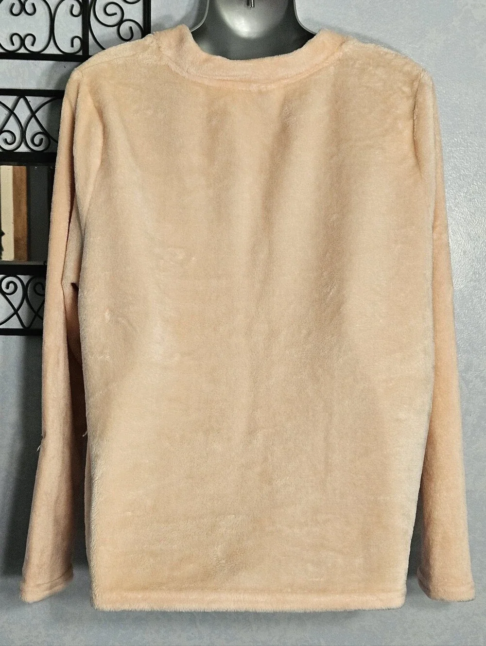 DISNEY Peach Plush Minnie Mouse Pullover, L - Picture 2 of 6